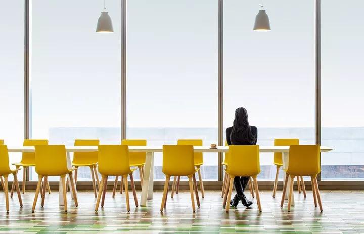 裝修設(shè)計辦公室是怎樣提高工作效率和速度